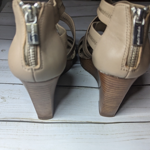 Micheal Kors Robertson Wedge - Picture 10 of 10